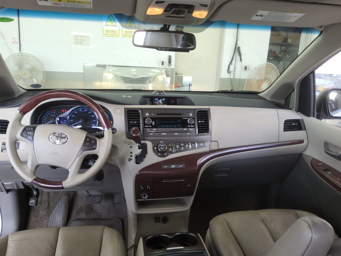 TOYOTA SIENNA (3RD GEN) 3.5 LIMITED 2012 - zdjęcie 11