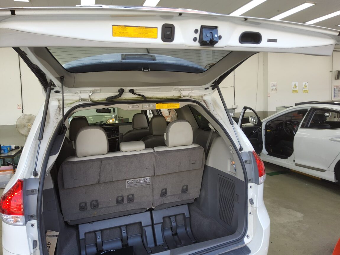 TOYOTA SIENNA (3RD GEN) 3.5 LIMITED 2012 - zdjęcie 15