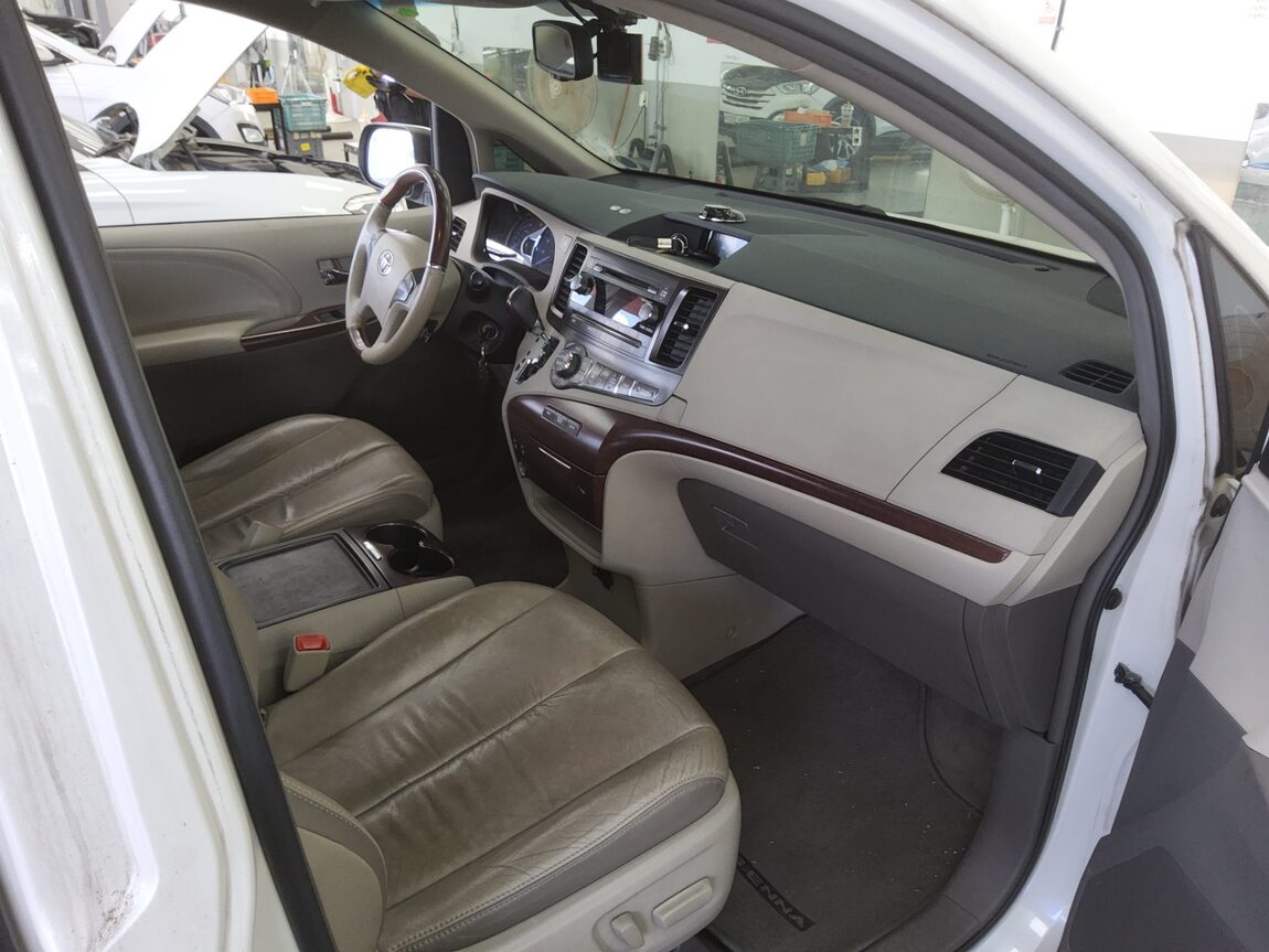 TOYOTA SIENNA (3RD GEN) 3.5 LIMITED 2012 - zdjęcie 14