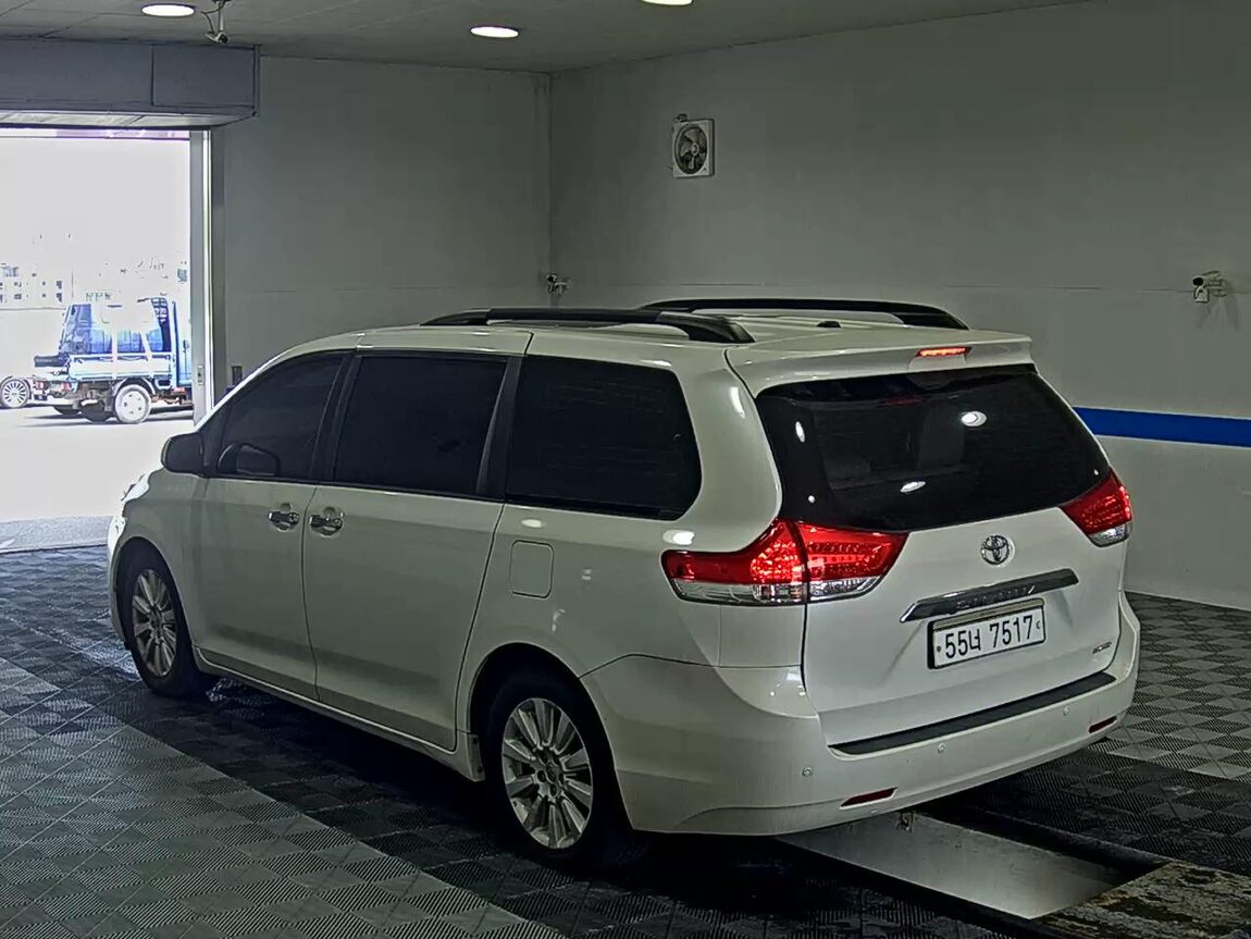 TOYOTA SIENNA (3RD GEN) 3.5 LIMITED 2012 - zdjęcie 6