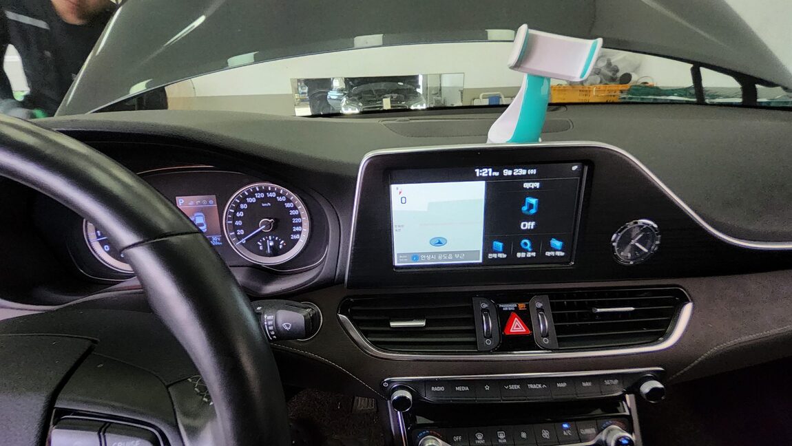 HYUNDAI GRANDEUR IG 3.0 LPi RENTAL CAR MODERN 2019 - zdjęcie 17