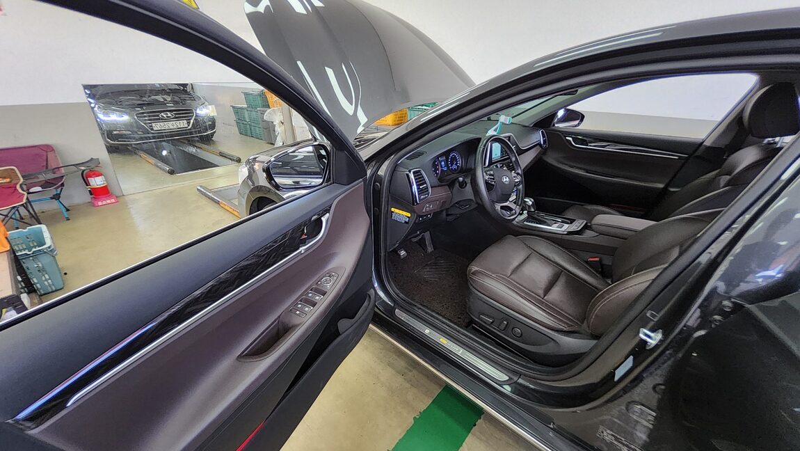 HYUNDAI GRANDEUR IG 3.0 LPi RENTAL CAR MODERN 2019 - zdjęcie 10