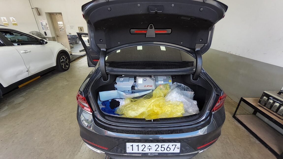 HYUNDAI GRANDEUR IG 3.0 LPi RENTAL CAR MODERN 2019 - zdjęcie 15