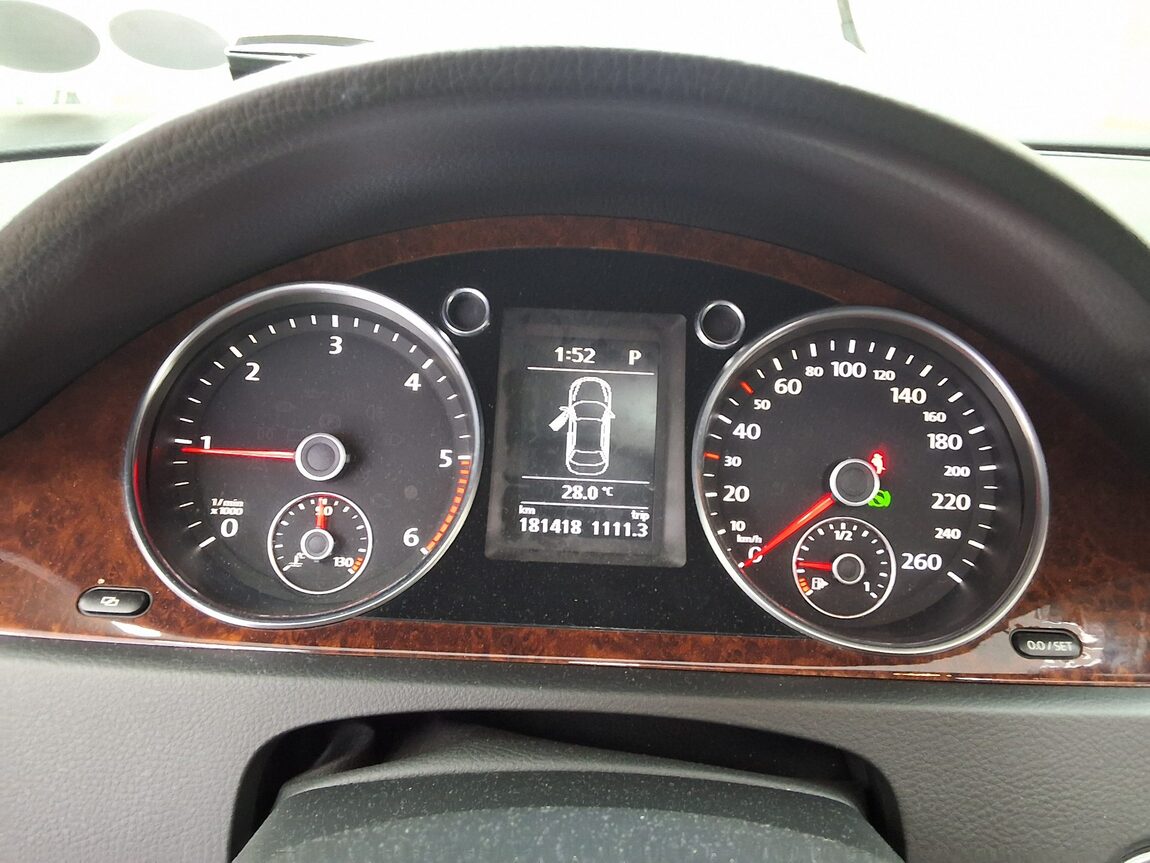 VOLKSWAGEN NEW PASSAT (6TH GEN) 2.0 TDI LUXURY 2011 - zdjęcie 10
