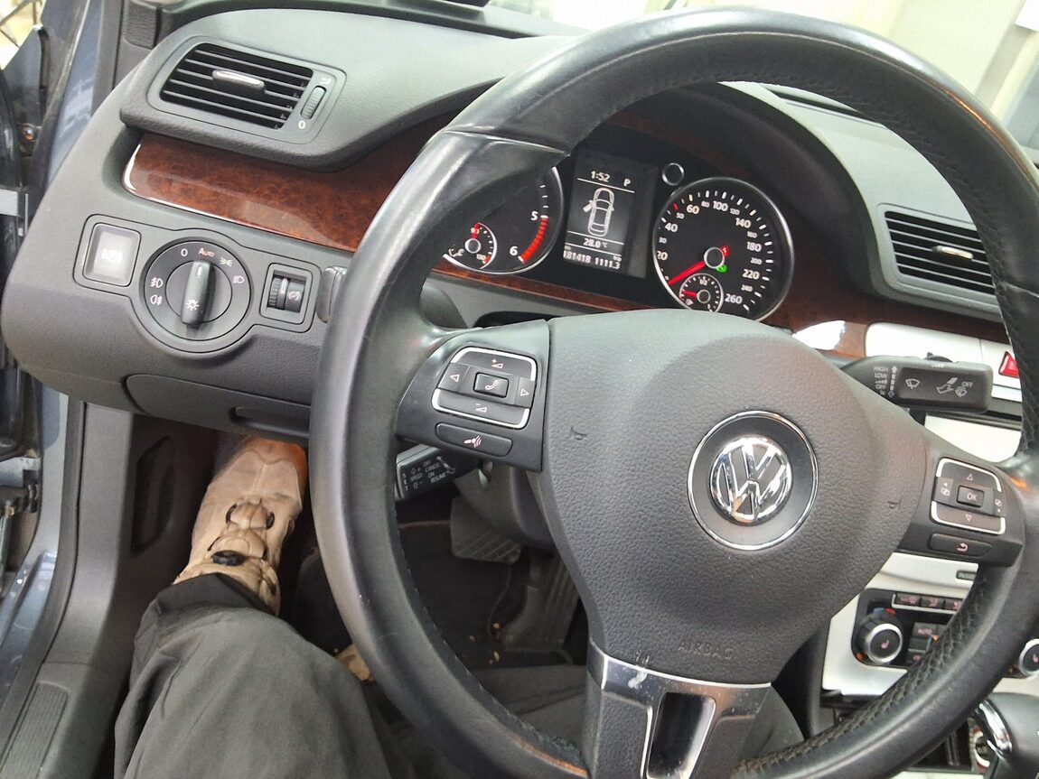 VOLKSWAGEN NEW PASSAT (6TH GEN) 2.0 TDI LUXURY 2011 - zdjęcie 23