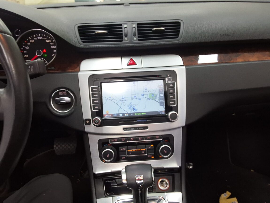 VOLKSWAGEN NEW PASSAT (6TH GEN) 2.0 TDI LUXURY 2011 - zdjęcie 24