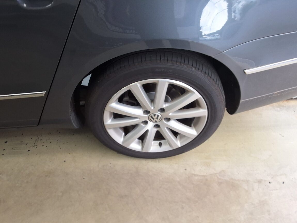 VOLKSWAGEN NEW PASSAT (6TH GEN) 2.0 TDI LUXURY 2011 - zdjęcie 20