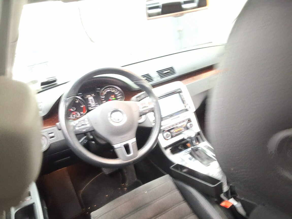 VOLKSWAGEN NEW PASSAT (6TH GEN) 2.0 TDI LUXURY 2011 - zdjęcie 12