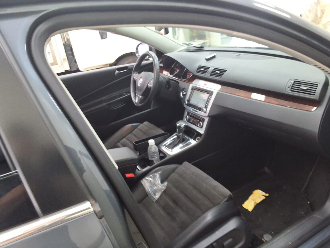 VOLKSWAGEN NEW PASSAT (6TH GEN) 2.0 TDI LUXURY 2011 - zdjęcie 15