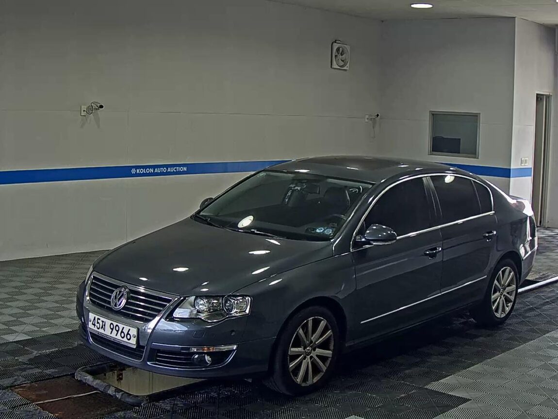 VOLKSWAGEN NEW PASSAT (6TH GEN) 2.0 TDI LUXURY 2011 - zdjęcie 2
