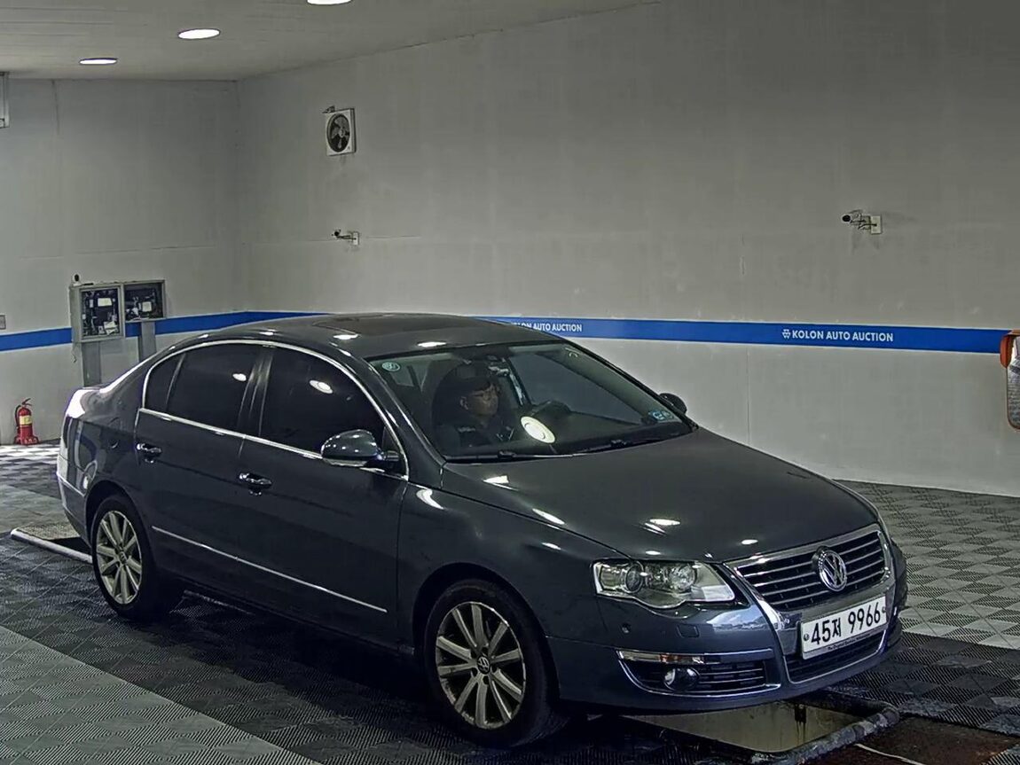 VOLKSWAGEN NEW PASSAT (6TH GEN) 2.0 TDI LUXURY 2011 - zdjęcie 3