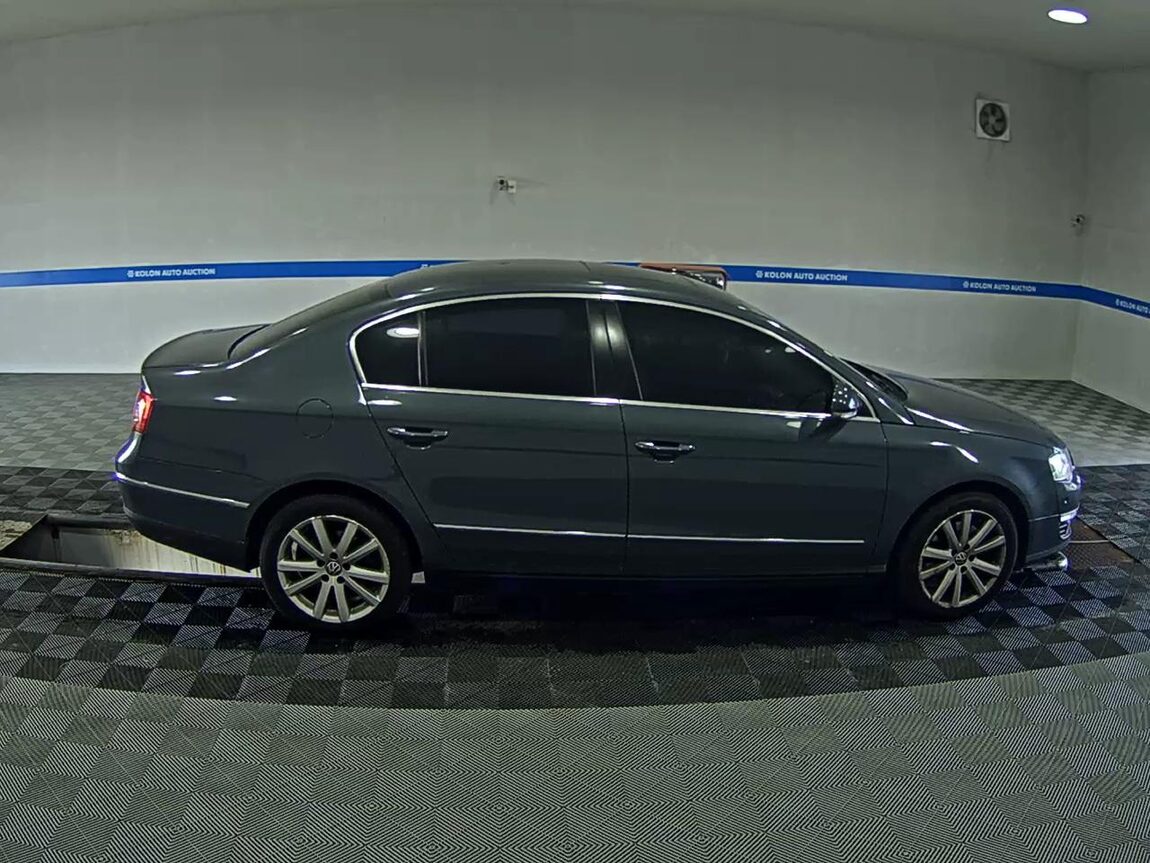 VOLKSWAGEN NEW PASSAT (6TH GEN) 2.0 TDI LUXURY 2011 - zdjęcie 4