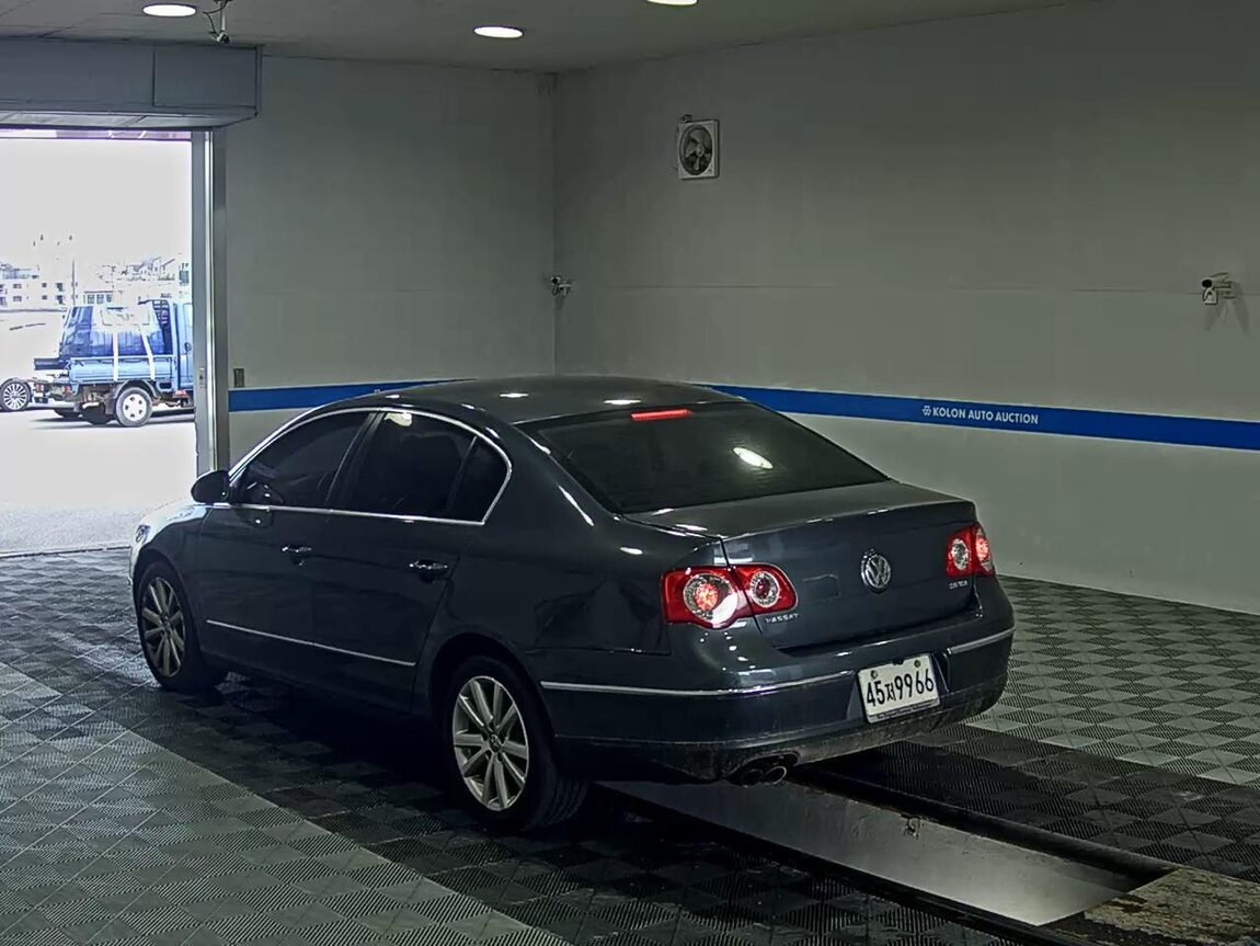 VOLKSWAGEN NEW PASSAT (6TH GEN) 2.0 TDI LUXURY 2011 - zdjęcie 6