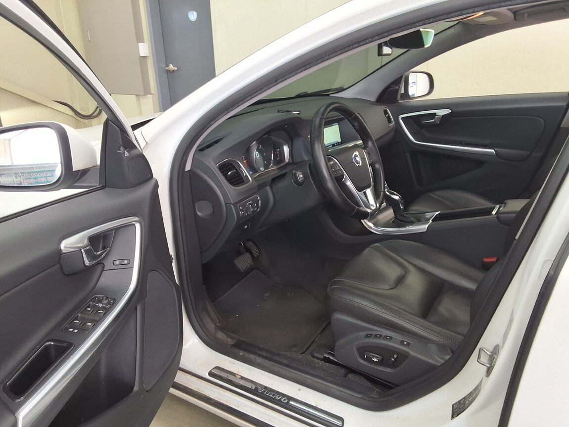 VOLVO S60 (2ND GEN) D3 MOMENTUM 2016 - zdjęcie 11