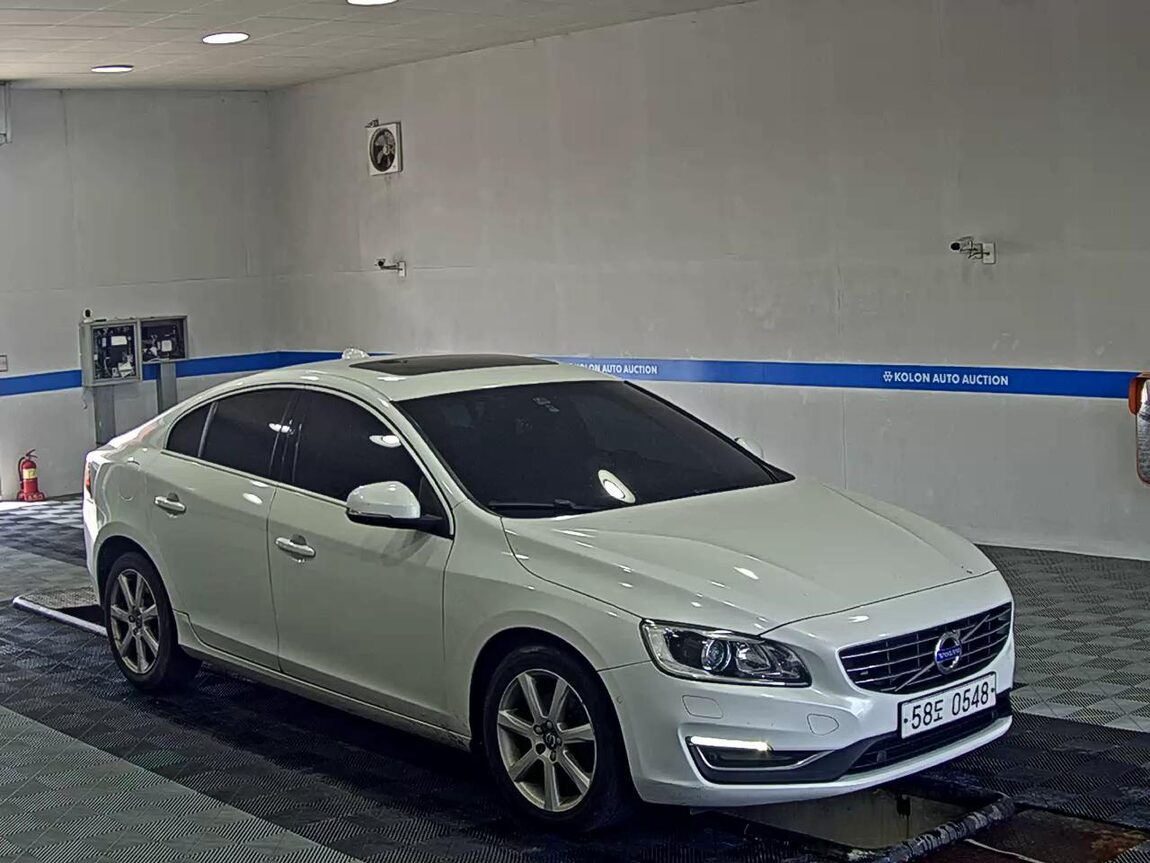 VOLVO S60 (2ND GEN) D3 MOMENTUM 2016 - zdjęcie 3