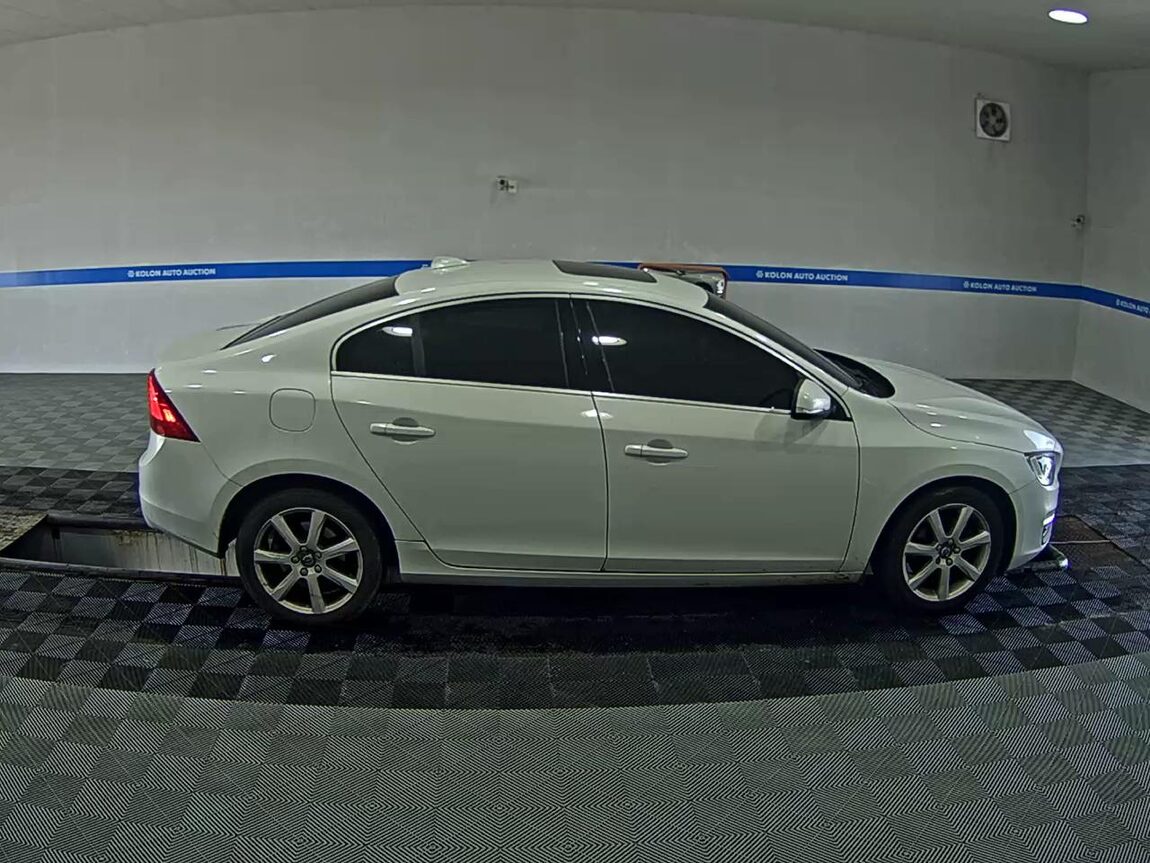 VOLVO S60 (2ND GEN) D3 MOMENTUM 2016 - zdjęcie 4