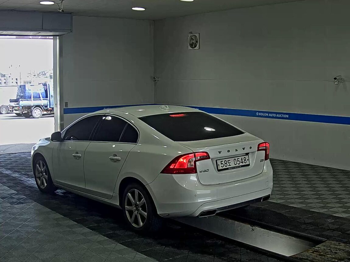 VOLVO S60 (2ND GEN) D3 MOMENTUM 2016 - zdjęcie 6