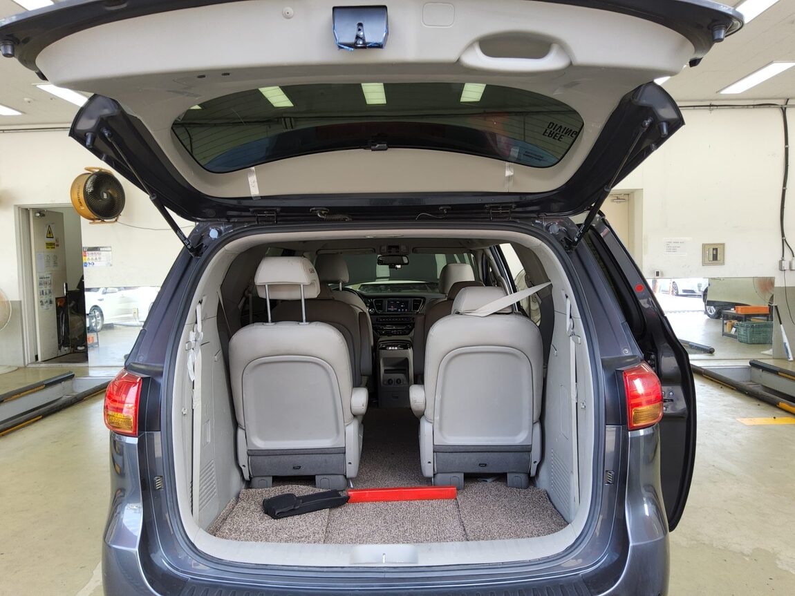 KIA ALL NEW CARNIVAL 9-SEATER DIESEL PRESTIGE 2017 - zdjęcie 15