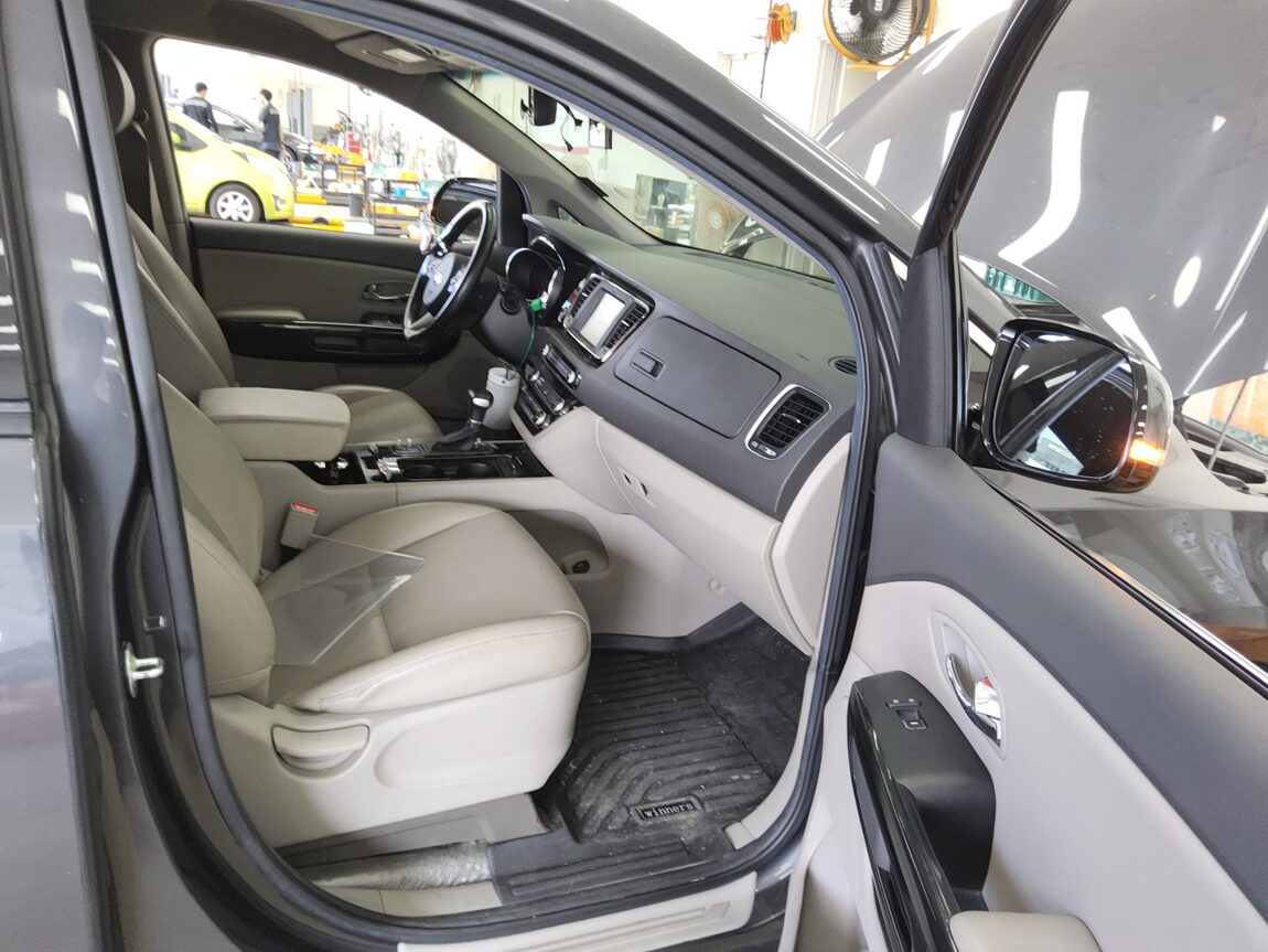 KIA ALL NEW CARNIVAL 9-SEATER DIESEL PRESTIGE 2017 - zdjęcie 14