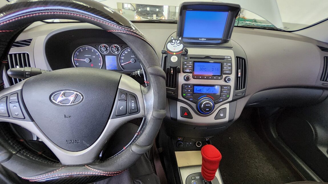 HYUNDAI i30 1.6 VVT PREMIER BROWN SPECIAL 2010 - zdjęcie 18