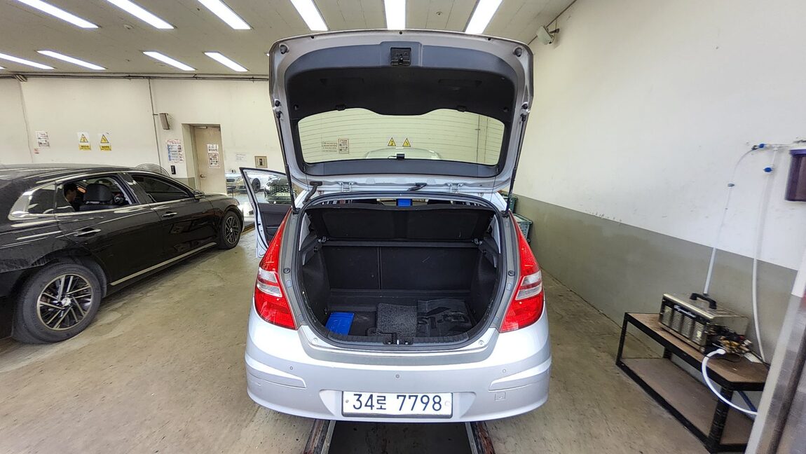 HYUNDAI i30 1.6 VVT PREMIER BROWN SPECIAL 2010 - zdjęcie 15