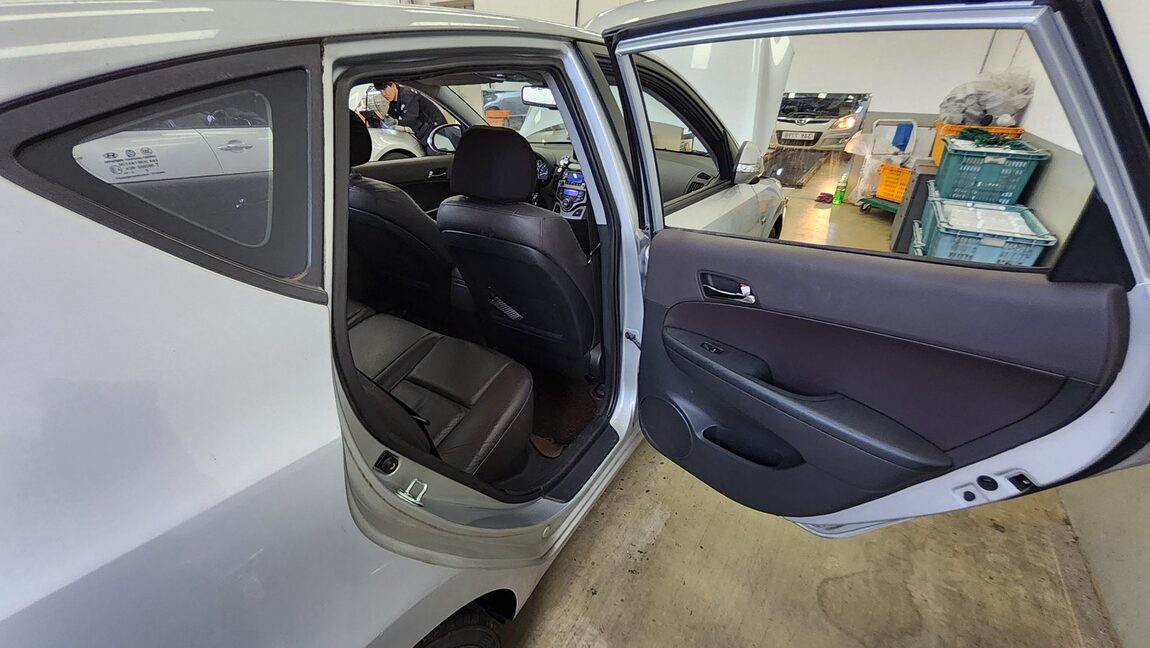 HYUNDAI i30 1.6 VVT PREMIER BROWN SPECIAL 2010 - zdjęcie 13
