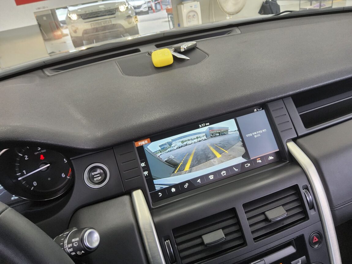 LAND ROVER DISCOVERY SPORT 2.0 TD4 HSE LUXURY 2019 - zdjęcie 17