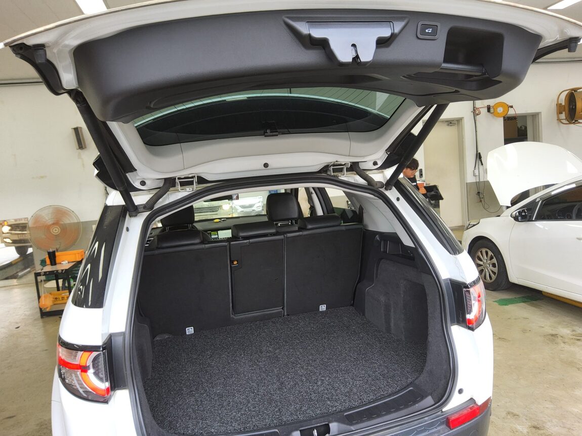 LAND ROVER DISCOVERY SPORT 2.0 TD4 HSE LUXURY 2019 - zdjęcie 15