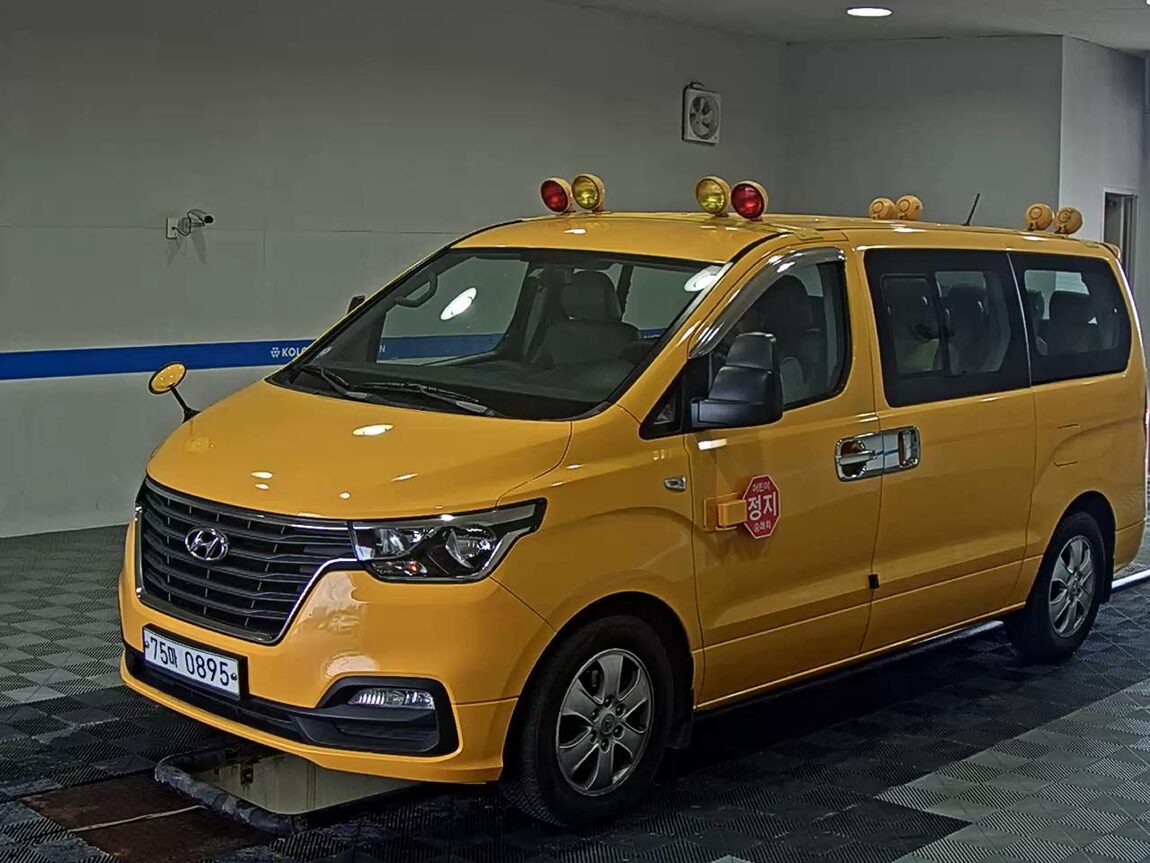 HYUNDAI THE NEW GRAND STAREX CHILDREN'S BUS 15-SEATER DIESEL 2019 - zdjęcie 2