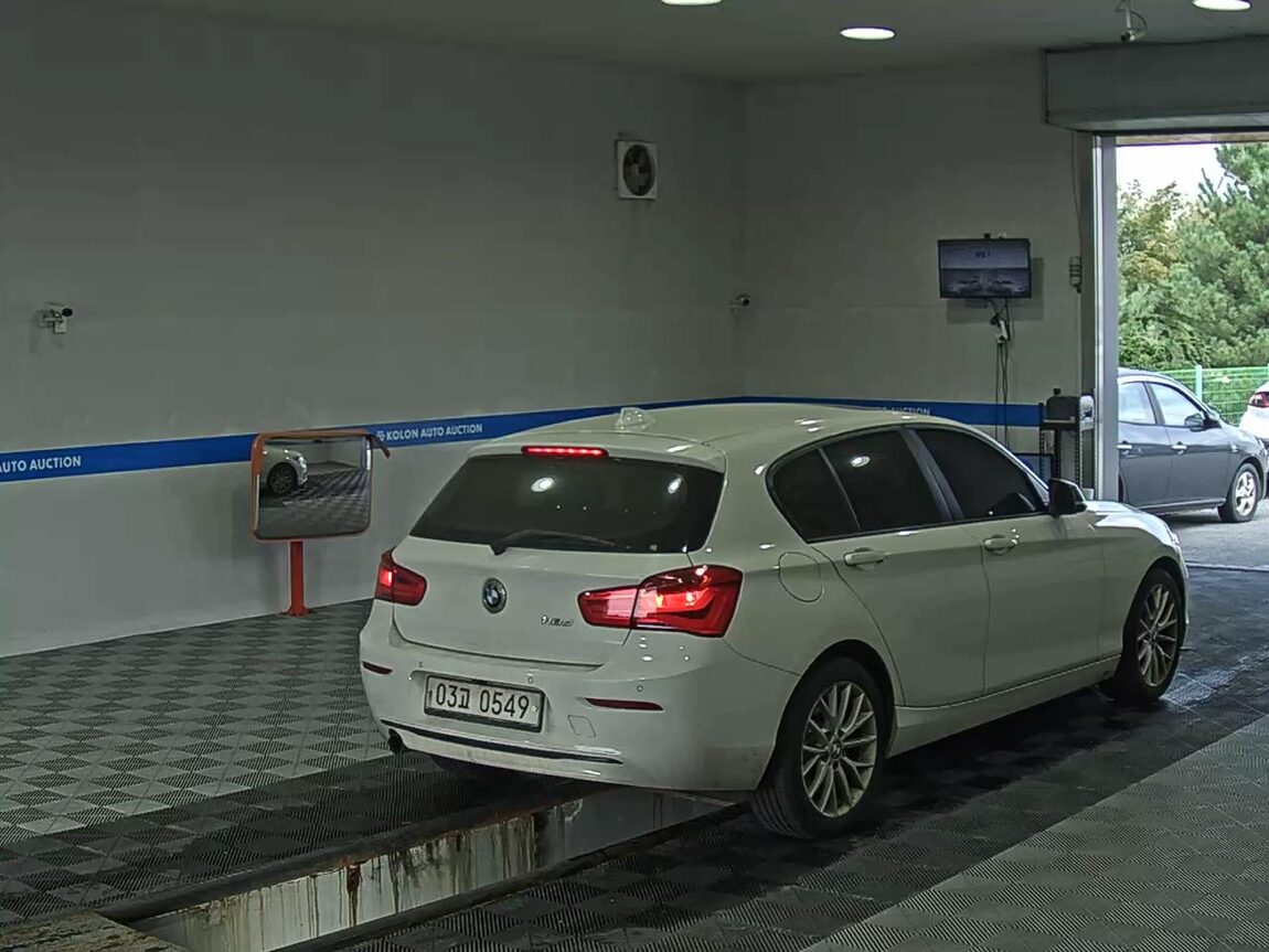 BMW 1 SERIES (2ND GEN) 5-DOOR 118d SPORT LINE 2016 - zdjęcie 5