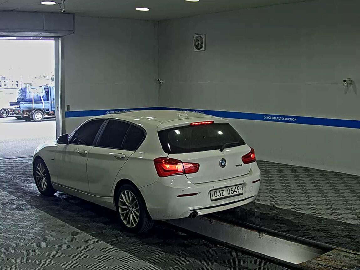 BMW 1 SERIES (2ND GEN) 5-DOOR 118d SPORT LINE 2016 - zdjęcie 6