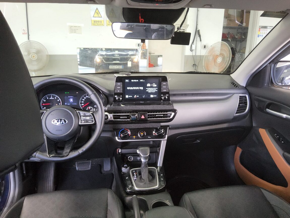 KIA SELTOS 1.6 GASOLINE 2WD TRENDY 2020 - zdjęcie 11