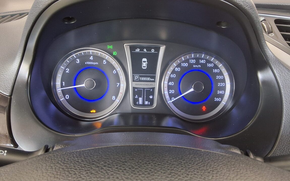 HYUNDAI GRANDEUR HG HG 240 MODERN 2015 - zdjęcie 9