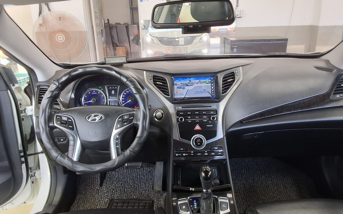 HYUNDAI GRANDEUR HG HG 240 MODERN 2015 - zdjęcie 11