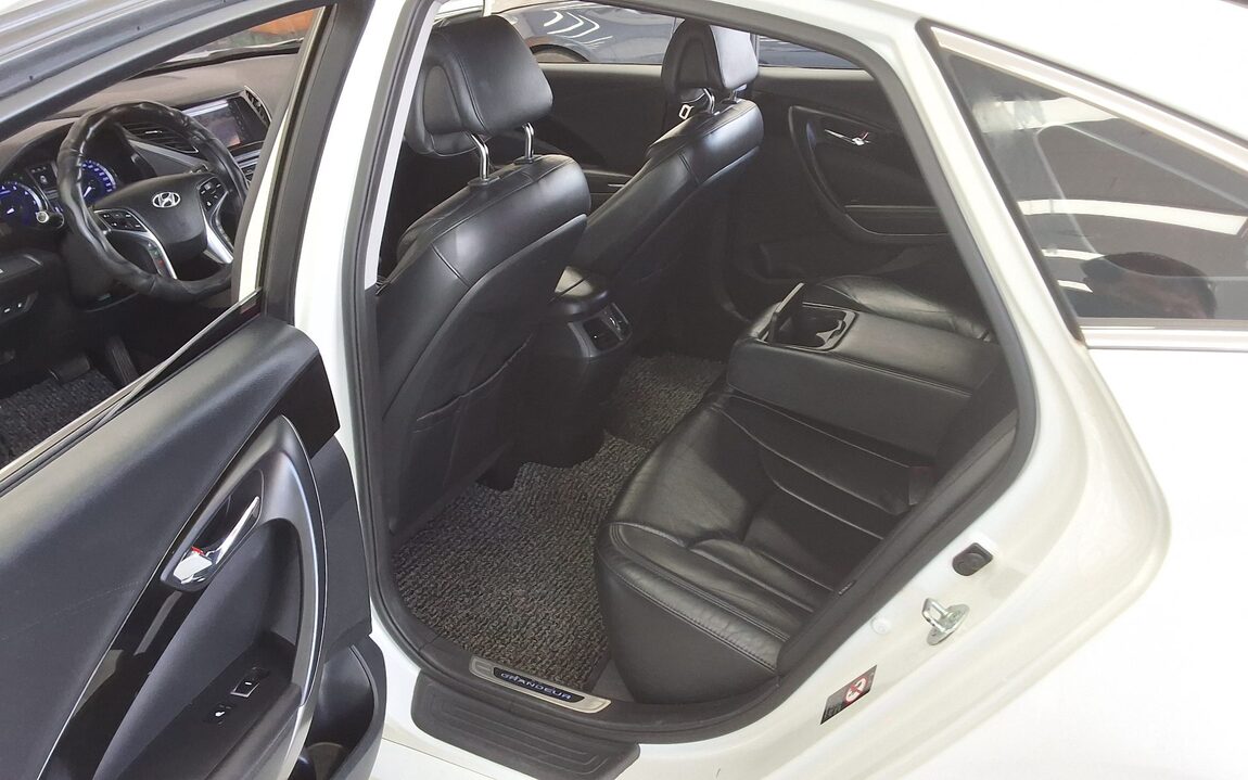 HYUNDAI GRANDEUR HG HG 240 MODERN 2015 - zdjęcie 12