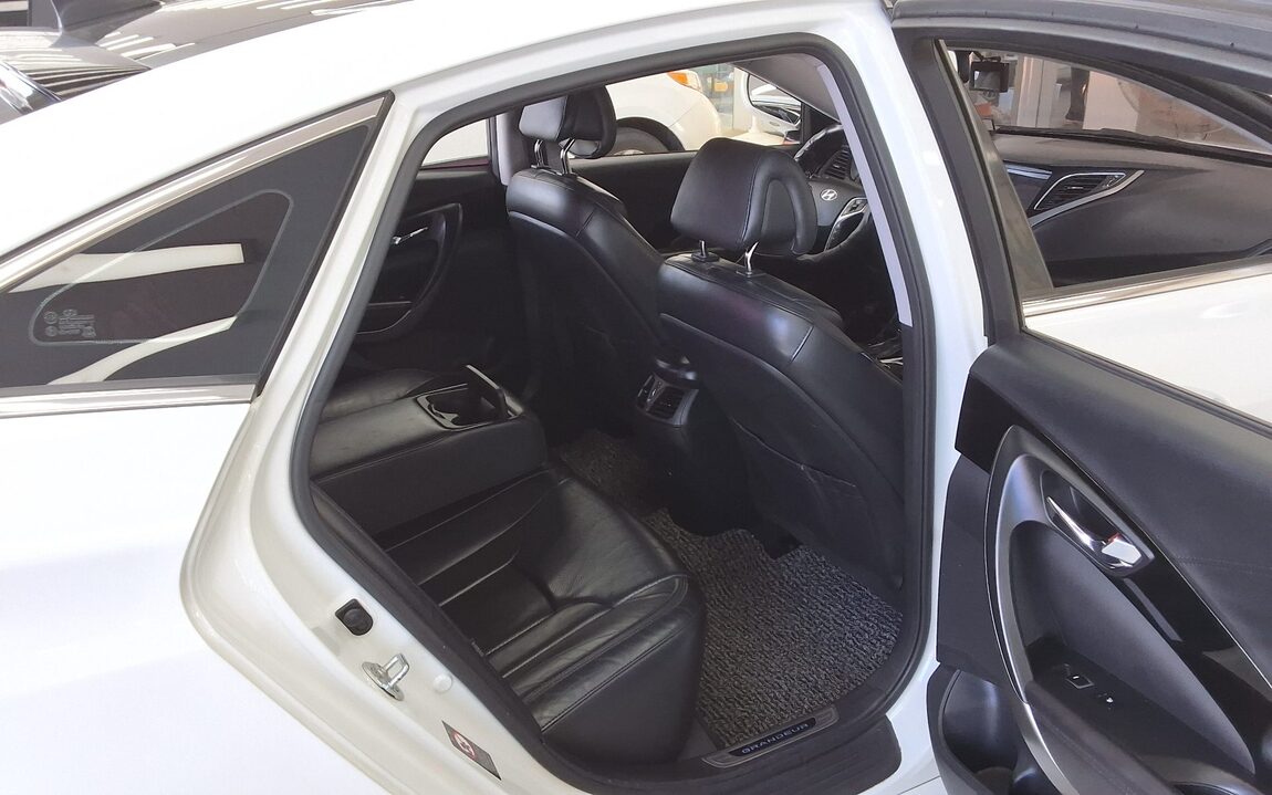 HYUNDAI GRANDEUR HG HG 240 MODERN 2015 - zdjęcie 13