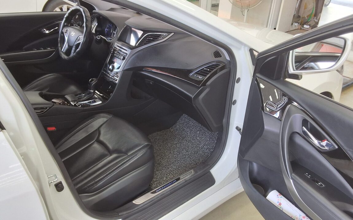 HYUNDAI GRANDEUR HG HG 240 MODERN 2015 - zdjęcie 14