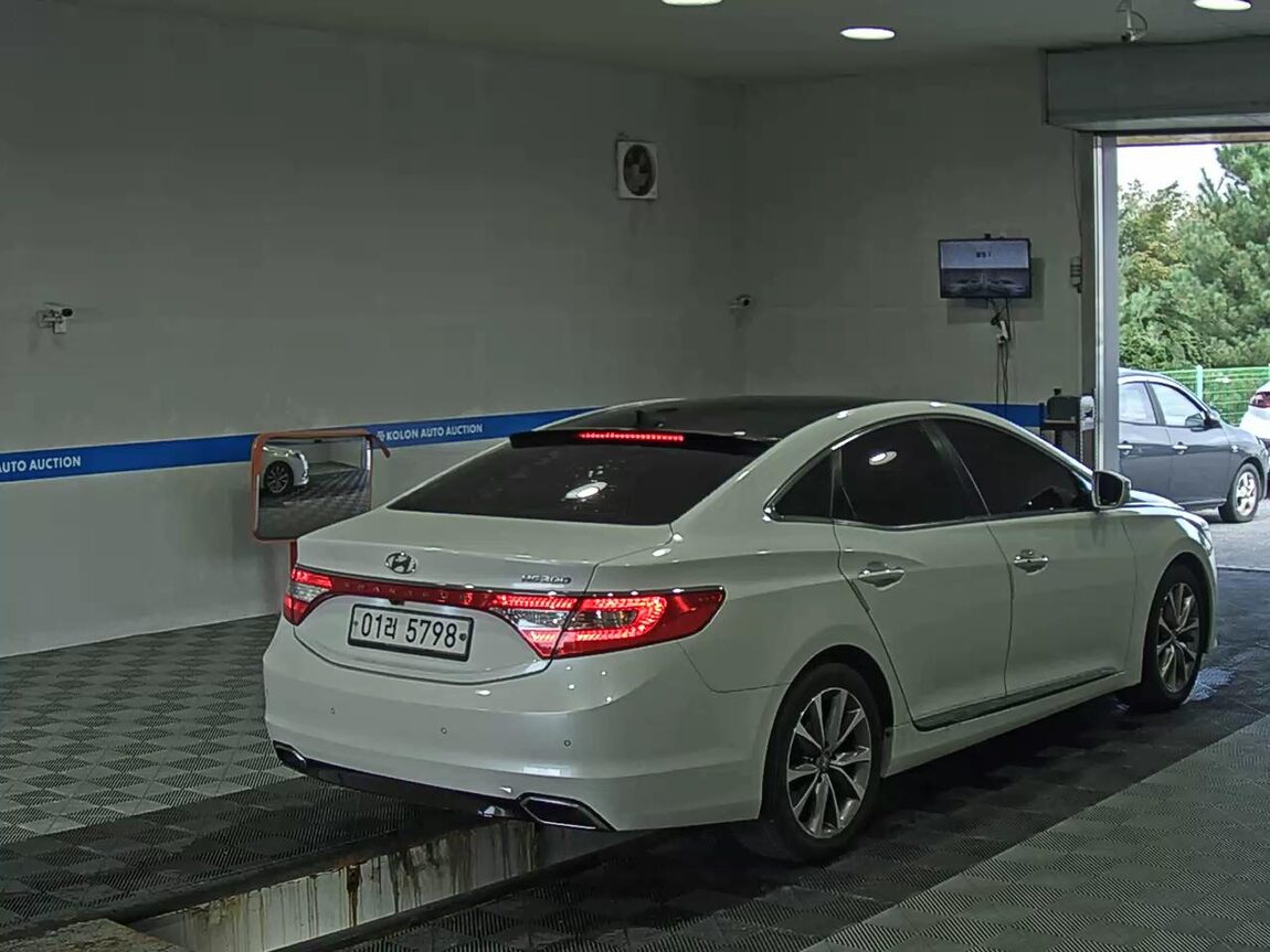 HYUNDAI GRANDEUR HG HG 240 MODERN 2015 - zdjęcie 5