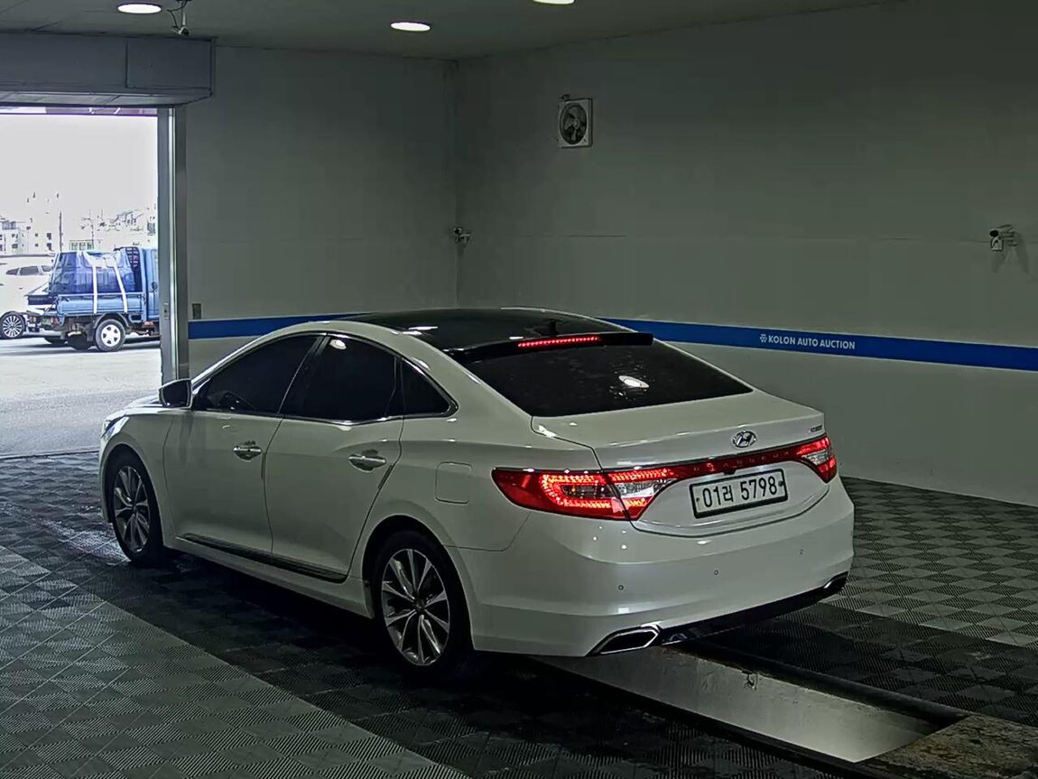 HYUNDAI GRANDEUR HG HG 240 MODERN 2015 - zdjęcie 6