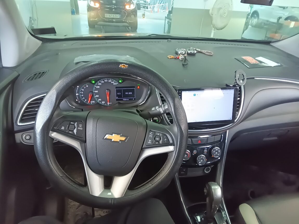 CHEVROLET (DAEWOO) THE NEW TRAX 1.4 TURBO PERFECT BLACK 2019 - zdjęcie 17