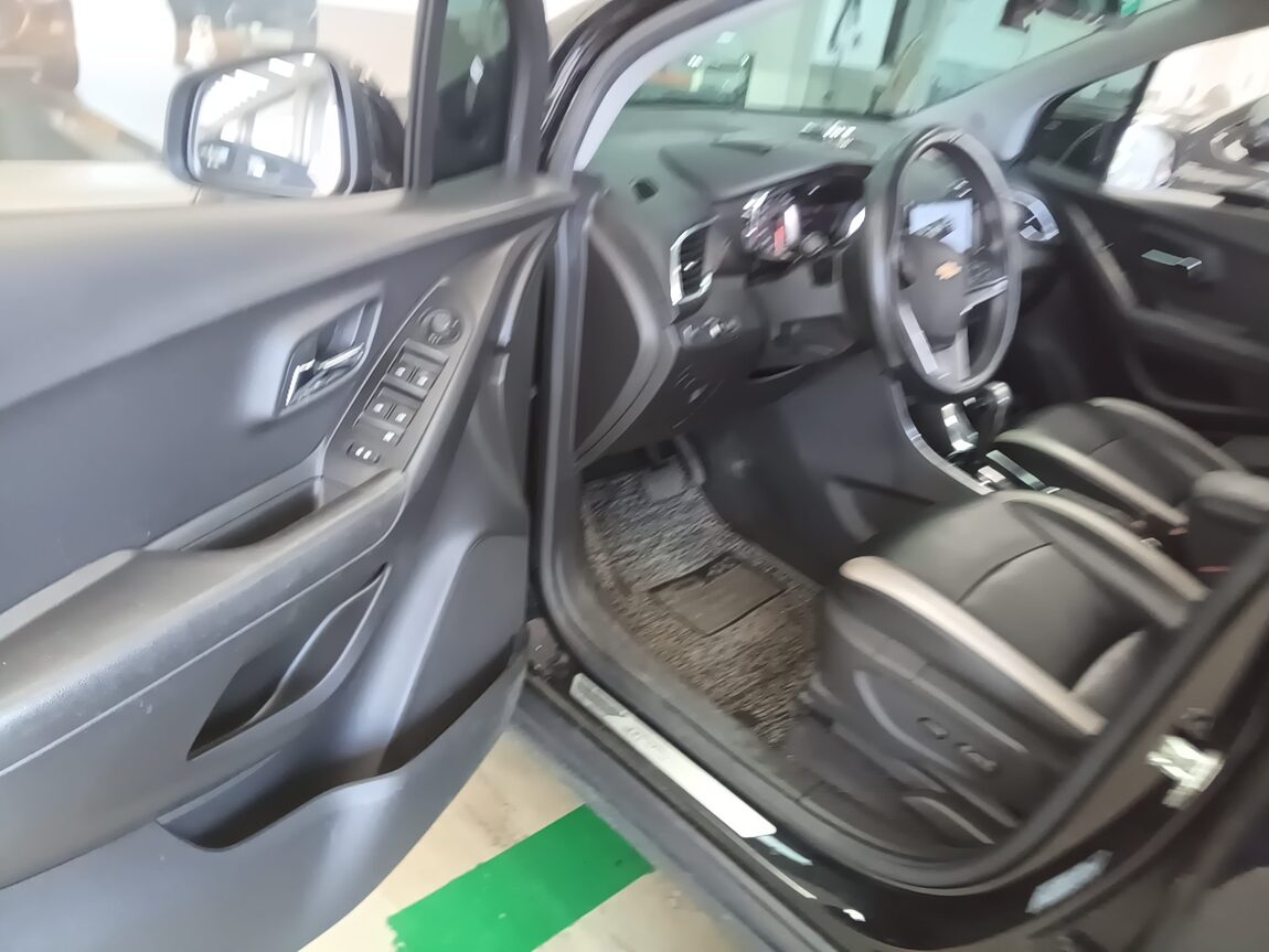 CHEVROLET (DAEWOO) THE NEW TRAX 1.4 TURBO PERFECT BLACK 2019 - zdjęcie 10