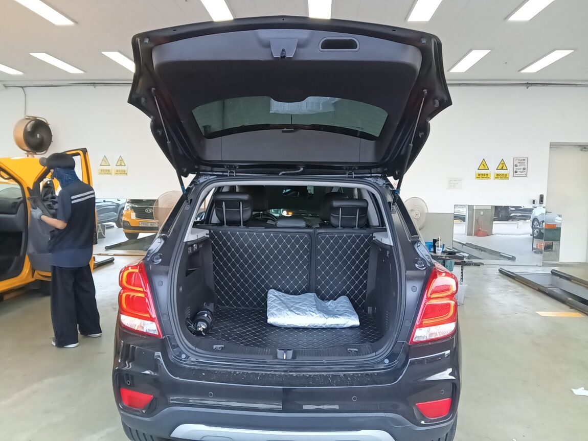 CHEVROLET (DAEWOO) THE NEW TRAX 1.4 TURBO PERFECT BLACK 2019 - zdjęcie 15