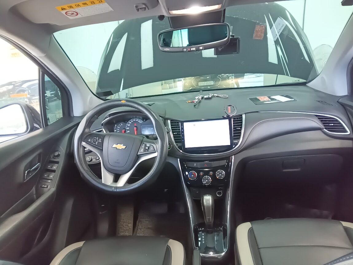 CHEVROLET (DAEWOO) THE NEW TRAX 1.4 TURBO PERFECT BLACK 2019 - zdjęcie 18