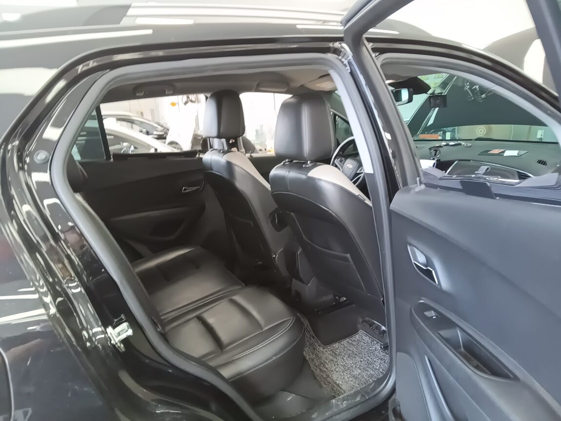 CHEVROLET (DAEWOO) THE NEW TRAX 1.4 TURBO PERFECT BLACK 2019 - zdjęcie 13