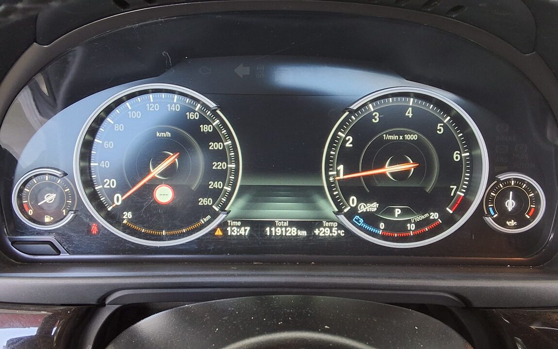 BMW 5 SERIES (6TH GEN) 528i 2015 - zdjęcie 9