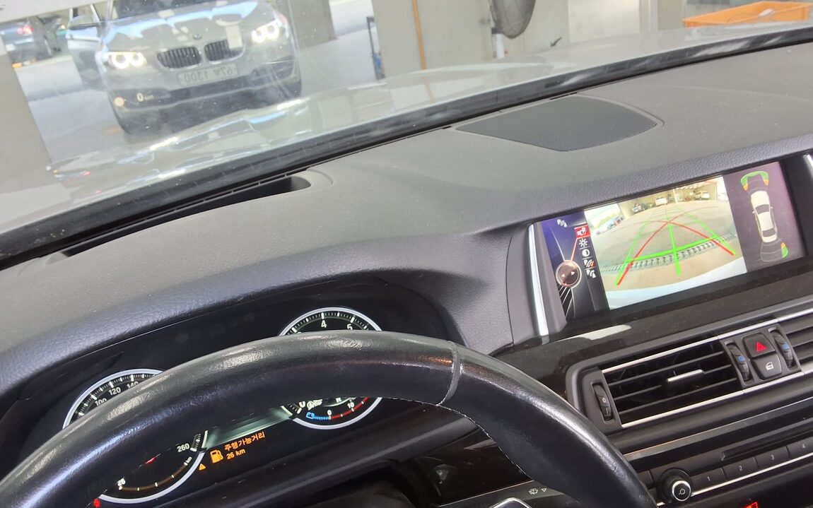 BMW 5 SERIES (6TH GEN) 528i 2015 - zdjęcie 18