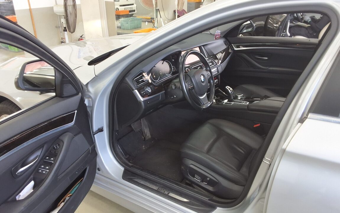 BMW 5 SERIES (6TH GEN) 528i 2015 - zdjęcie 10