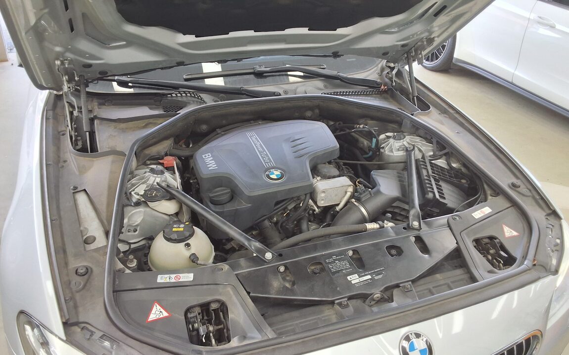 BMW 5 SERIES (6TH GEN) 528i 2015 - zdjęcie 22