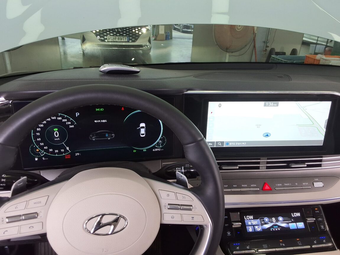 HYUNDAI THE NEW GRANDEUR IG HYBRID 2.4 HEV LE BLANC 2023 - zdjęcie 17