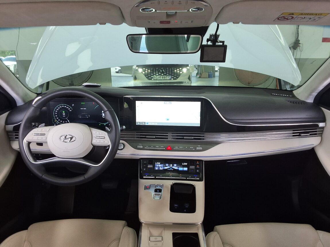 HYUNDAI THE NEW GRANDEUR IG HYBRID 2.4 HEV LE BLANC 2023 - zdjęcie 11